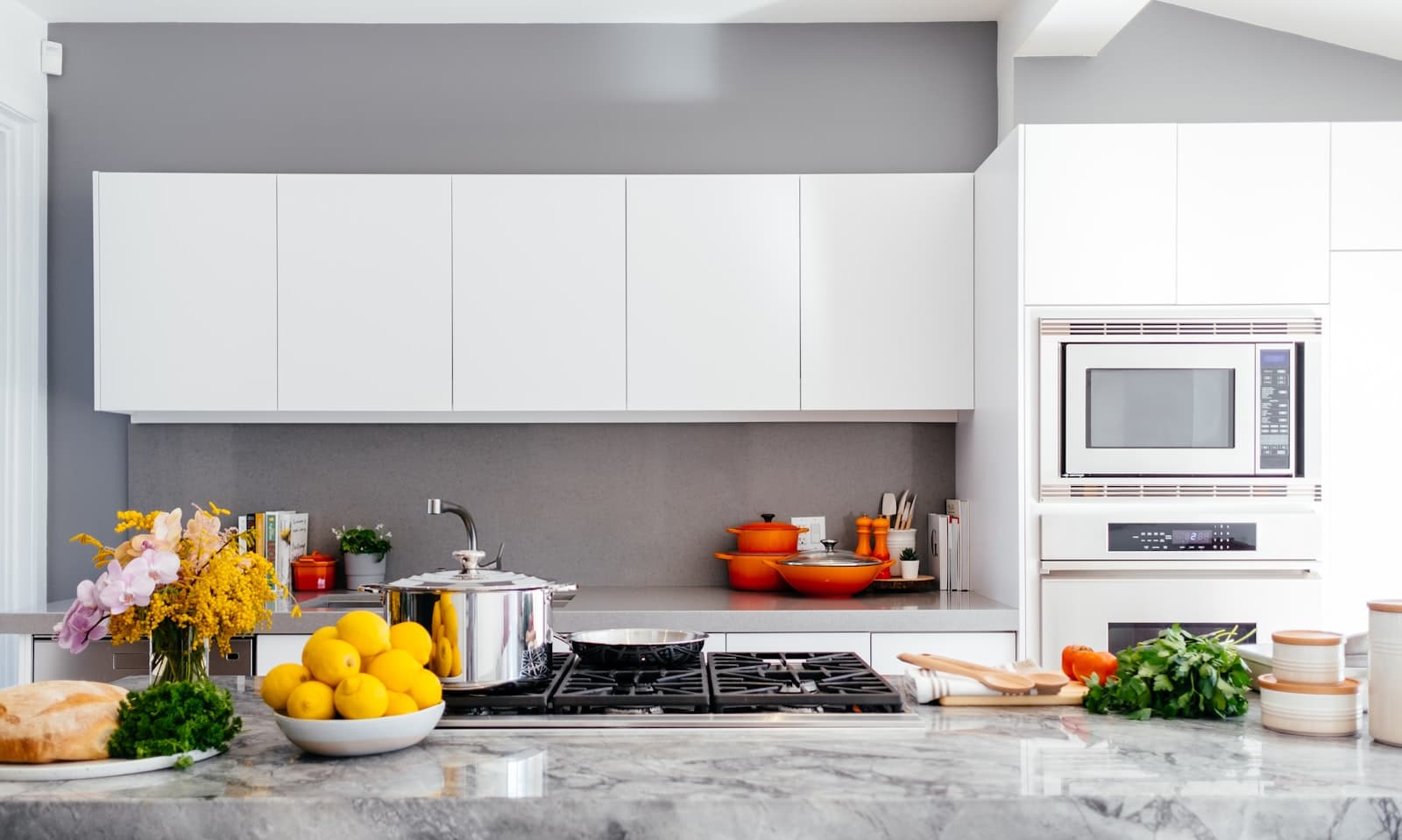 Spotless kitchen countertops and stovetop after deep cleaning in a Savannah GA home